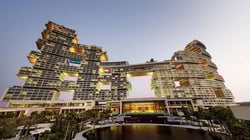 منتجع أتلانتس ذا رويال في دبي: تجربة فاخرة لا مثيل لها