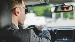 حجز سيارة مع سائق في دبي