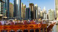 رحلة العشاء في السفينة الفاخرة رحلة العشاء في السفينة الفاخرة