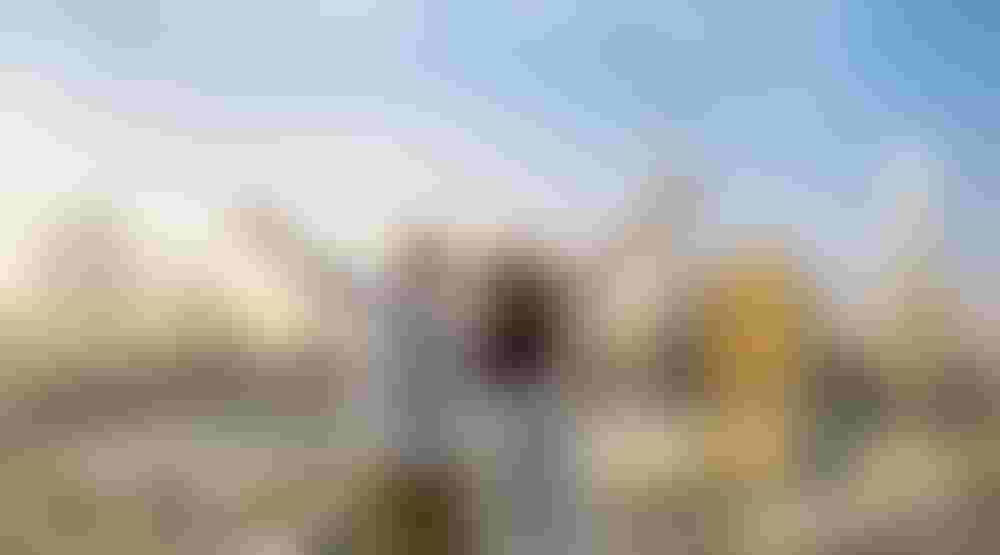 زوجين يقضون شهر العسل في دبي