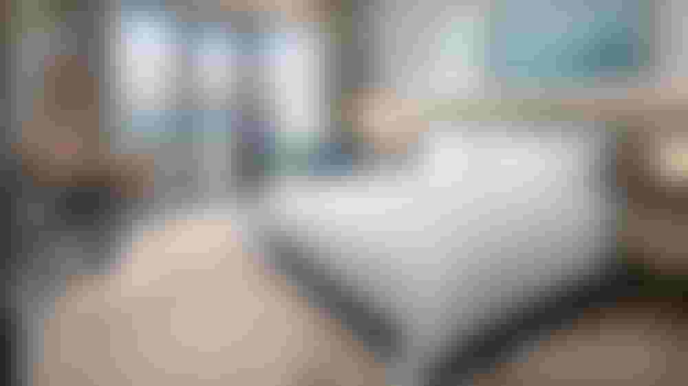 غرفة فندقية مع اطلالة بحرية في دبي
