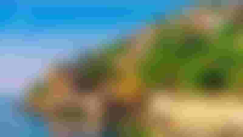 قلعة بحرية في أنطاليا