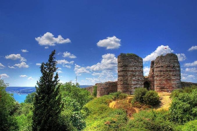 ﻗﻠﻌﺔ ﯾﻮروس Yoros kalesi