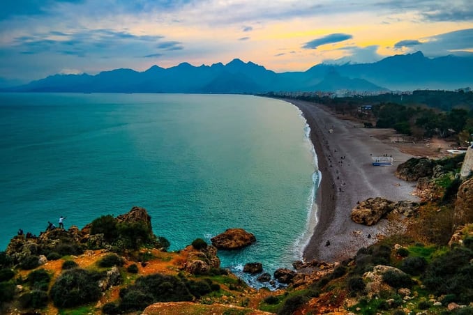 شاطئ كونيا ألتي في أنطاليا KONYAALTI / ANTALYA