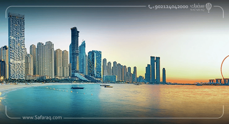 إطلالة مدينة دبي وأبراجها المرتفعة على البحر
