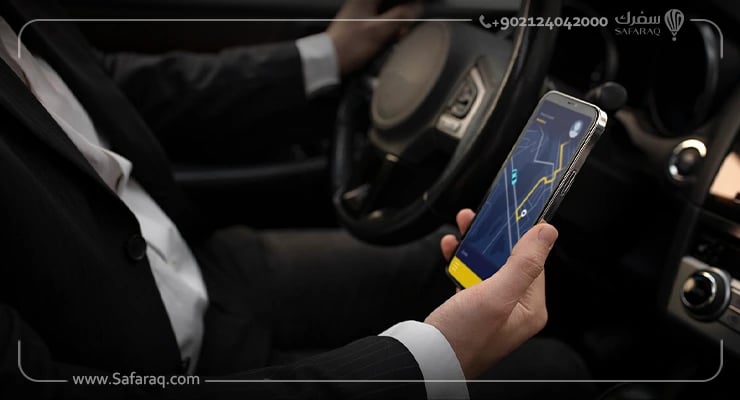 سائق خاص يتأكد من الوجهة الصحيحة في تركيا