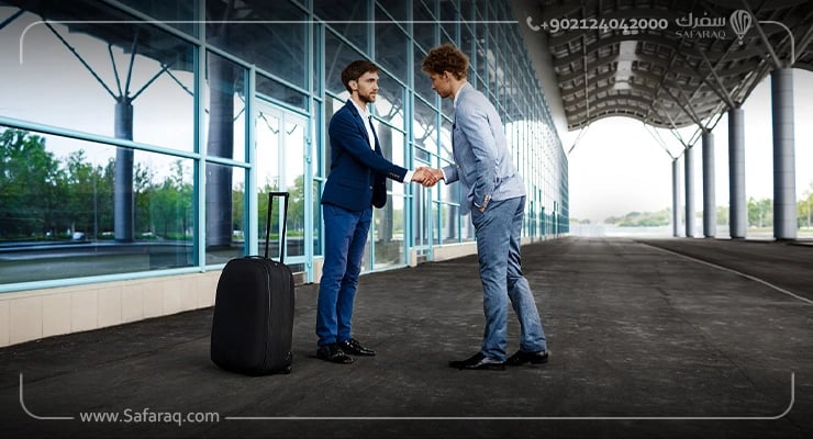 خدمة الاستقبال عند باب الطائرة