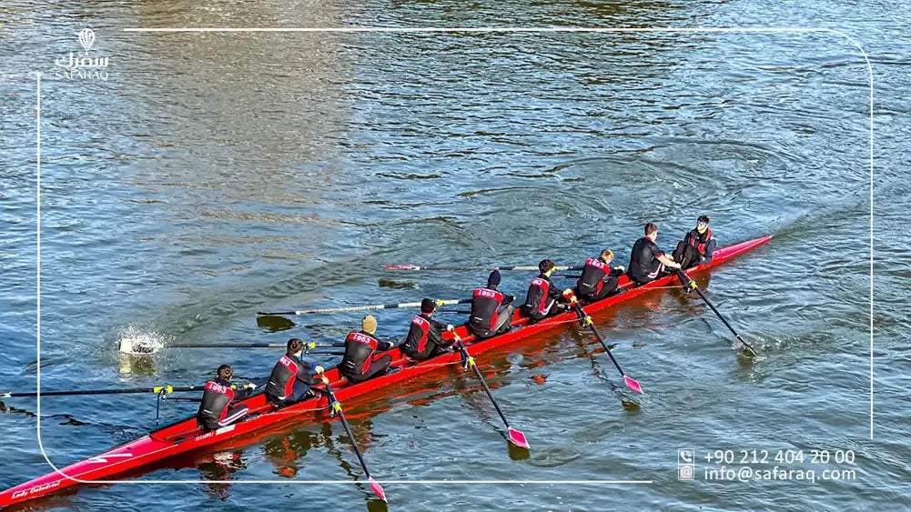 التجديف في بحيرة سابنجا في مدينة سكاريا