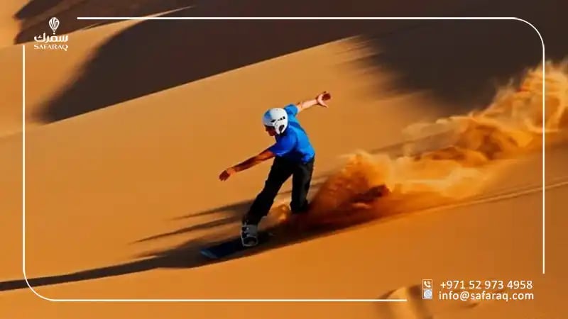التزلج على الرمال في صحراء دبي