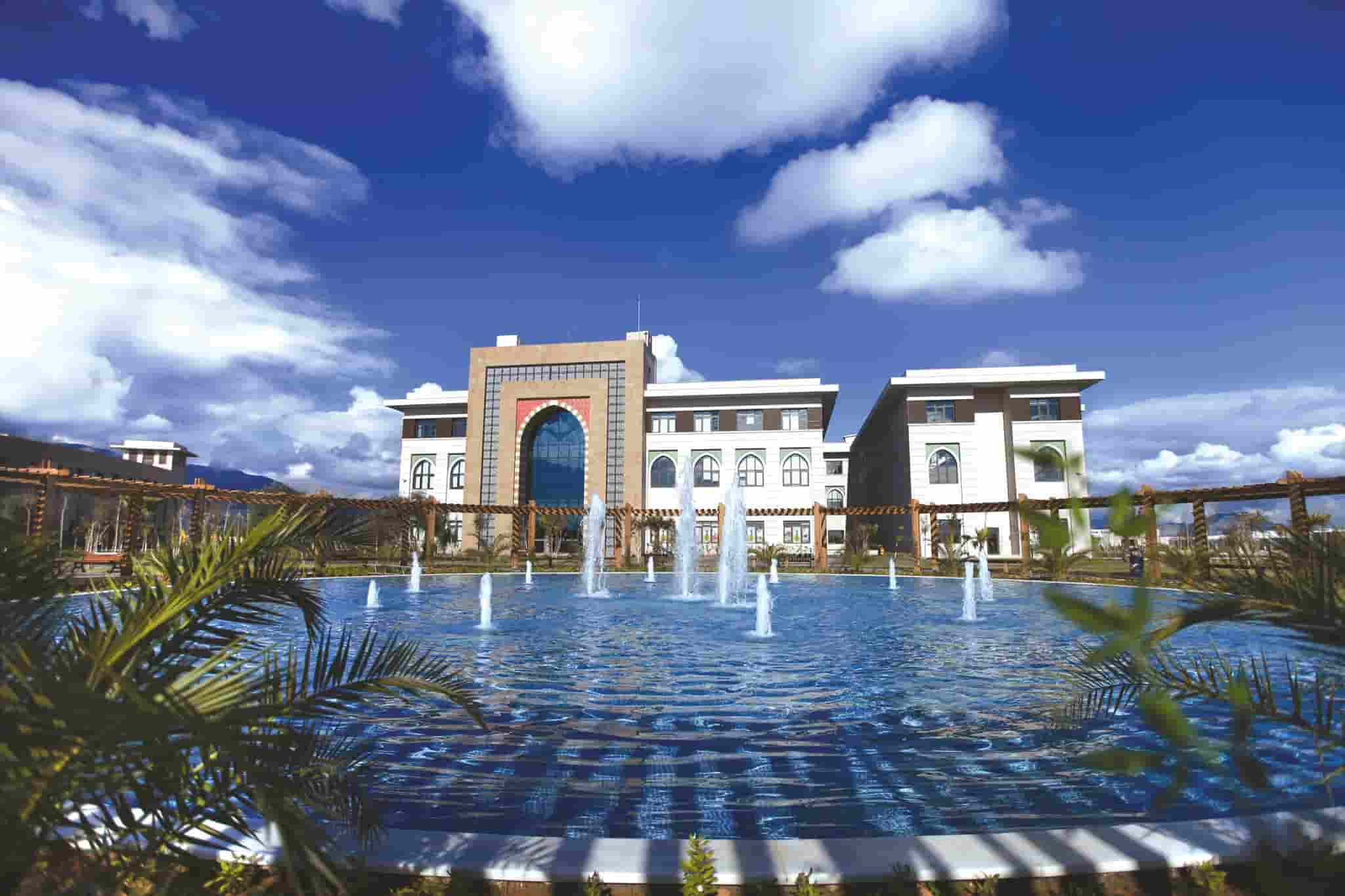 ما هي أفضل الجامعات التركية في أنطاليا؟