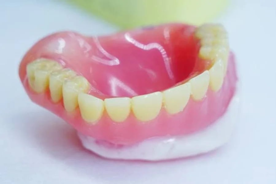 طقم أسنان جزئي أكريليك