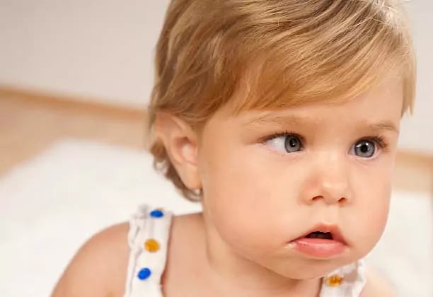 علاج رأرأة العين عند الأطفال