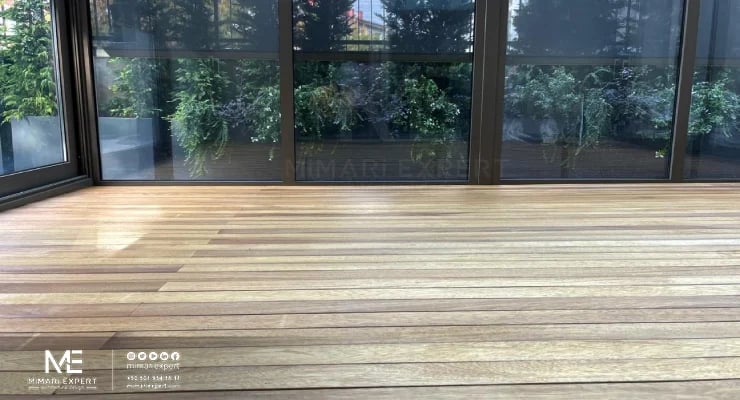  استخدم الخشب في أرضيات الممرات الداخلية