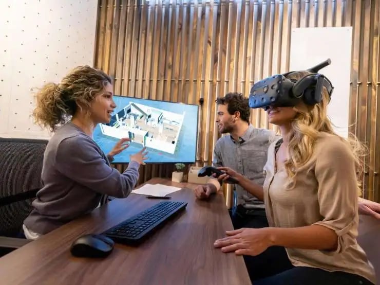 designer showing the design for customers by vr
