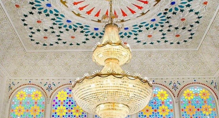 النقوش والزخارف اليدوية