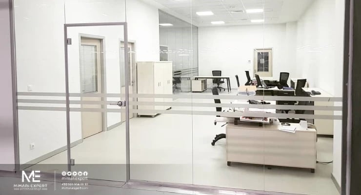 الأبواب الزجاجية