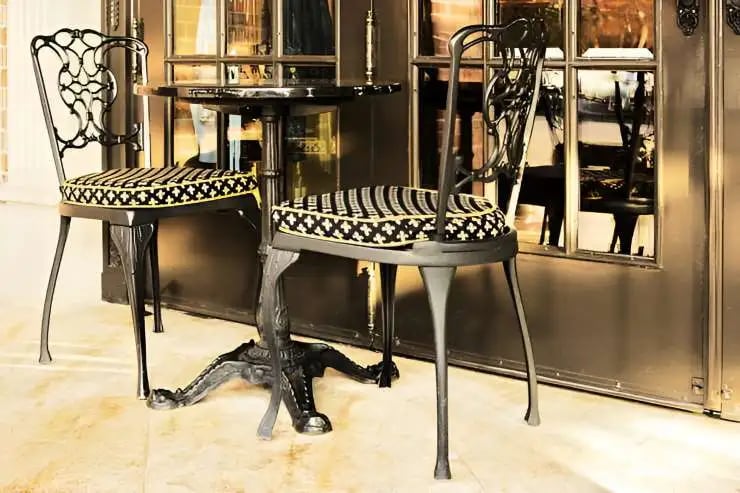 pedestal dining table