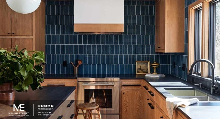 ديكور مطبخ بالألوان الداكنة الجريئة