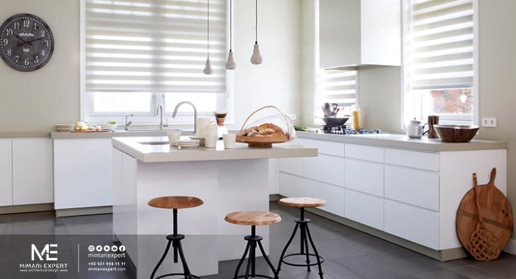 الستائر الخشبية أو البلاستيكية