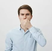 كيفية تجنب رائحة الفم الكريهة