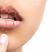 جفاف الفم: الأعراض والأسباب والعلاج