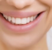 ما هو تقويم الأسنان المتحرك وما هي أنواعه؟