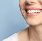 الإبتسامة اللثوية: ماهي أفضل طرق علاجها؟