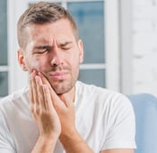علاج ألم الأسنان: دليلك الشامل