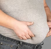 L’obésité et les hormones : 9 hormones qui influencent votre poids et comment les améliorer