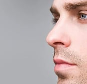 مقارنة أسعار تجميل الأنف في تركيا والدول الأخرى 2025
